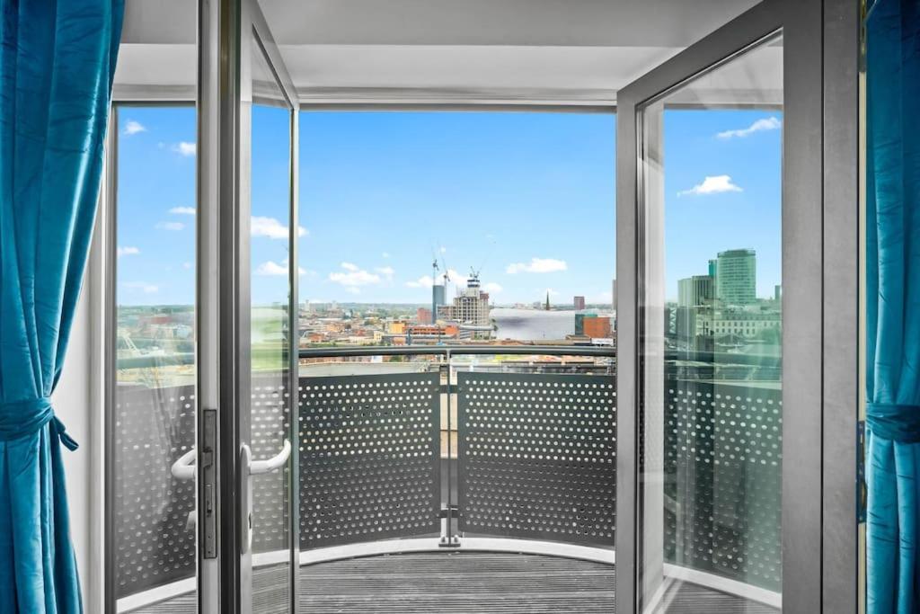 Top Floor City Centre Apartment - Sleeps 7 - 4 Beds - With Balcony And Parking - Smart Tv'S On Each Bedroom Wall - 5 Mins From Bullring, Selfridges, Moor Street Station - By Zena Stays Birmingham Exterior foto
